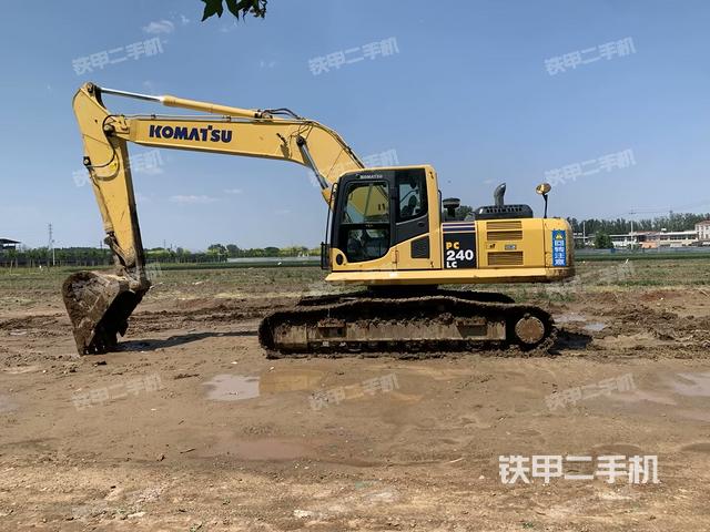 小松PC240LC-8M0挖掘機(jī)