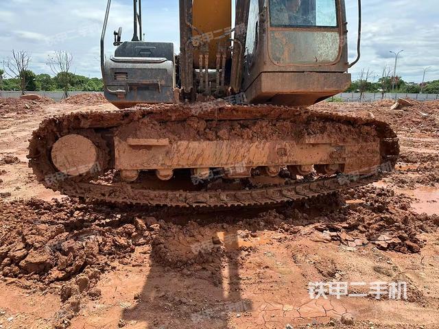 单侧履带整体(整机外观) 单侧履带整体(整机外观)