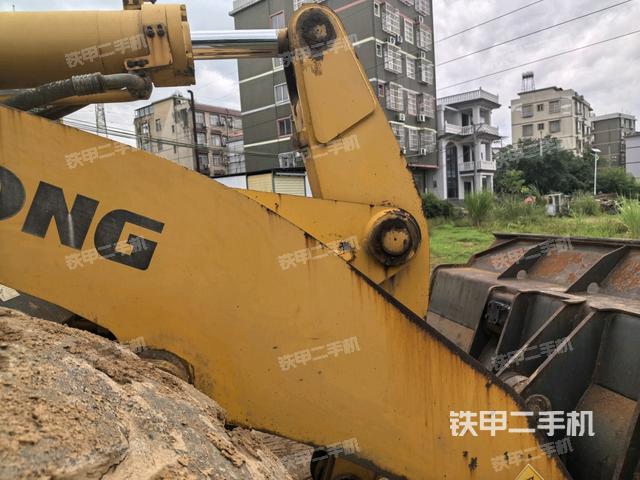 铲斗油缸侧面(工作装置) 铲斗油缸侧面(工作装置)