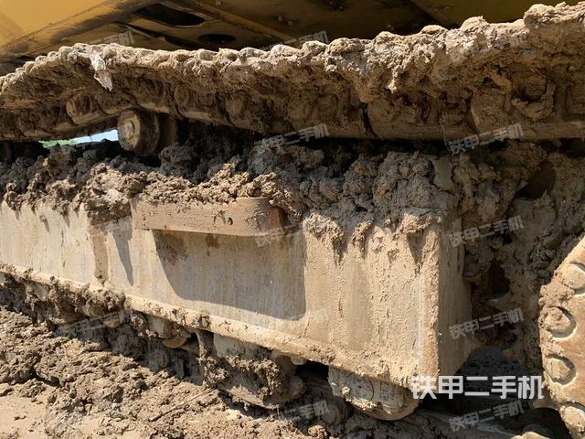 单侧履带整体(整机外观) 单侧履带整体(整机外观)