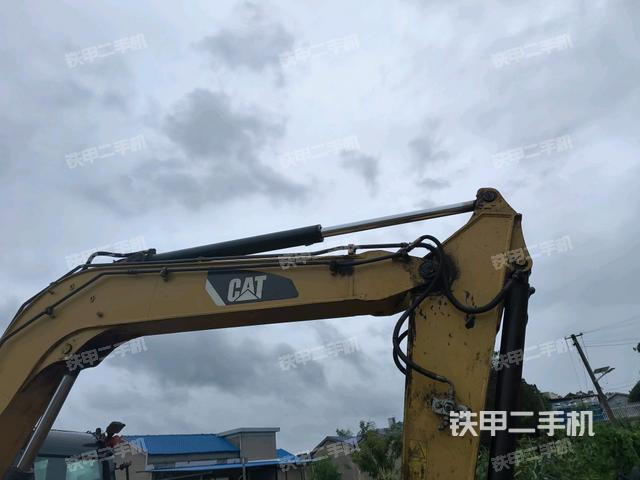 大臂背部俯視(工作和回轉(zhuǎn)裝置) 大臂背部俯視(工作和回轉(zhuǎn)裝置)