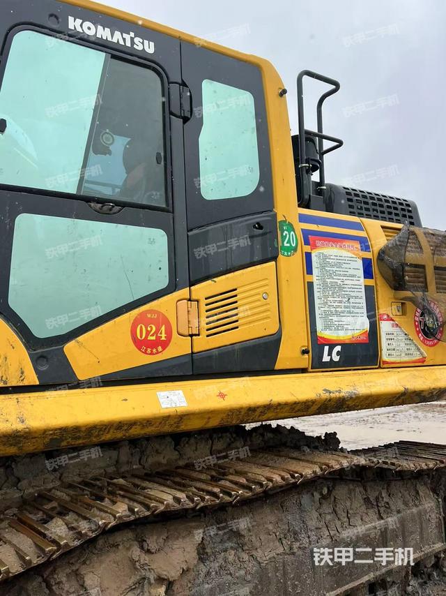 驾驶室整体(整机外观) 驾驶室整体(整机外观)