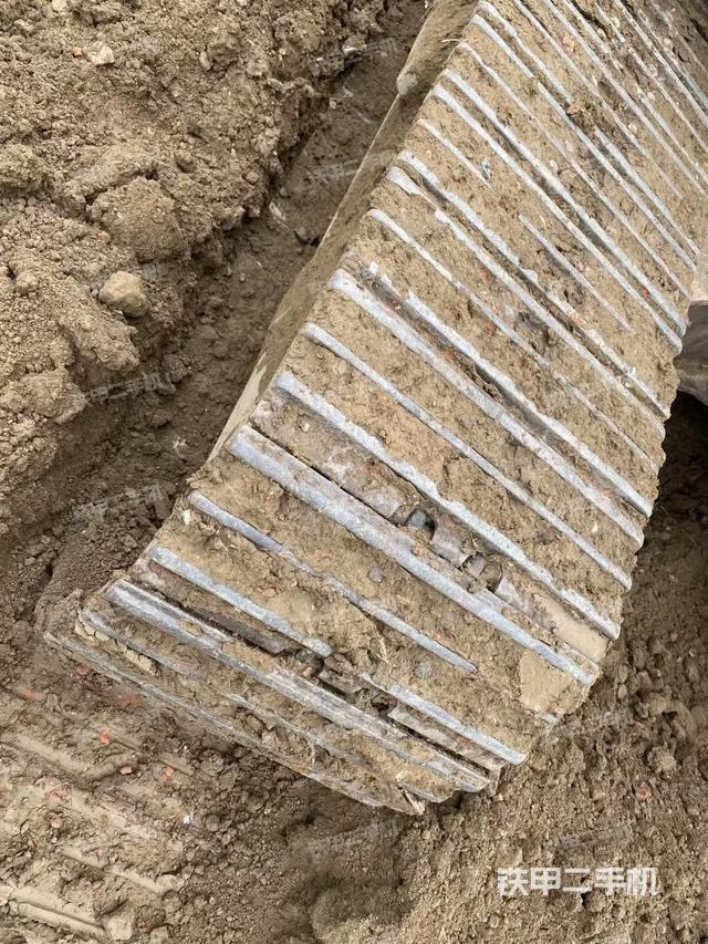 单侧履带整体(整机外观) 单侧履带整体(整机外观)