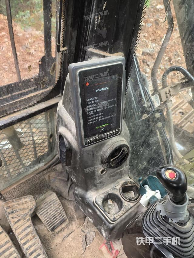 显示屏 (驾驶室部分) 显示屏 (驾驶室部分)