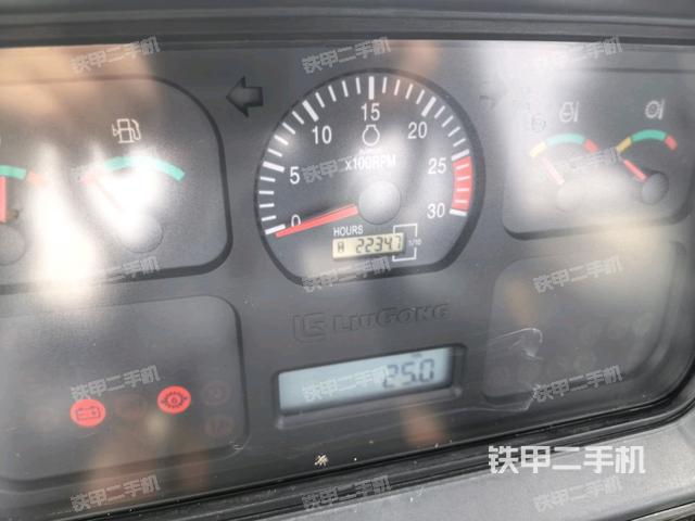 驾驶室内部(驾驶室部分) 驾驶室内部(驾驶室部分)