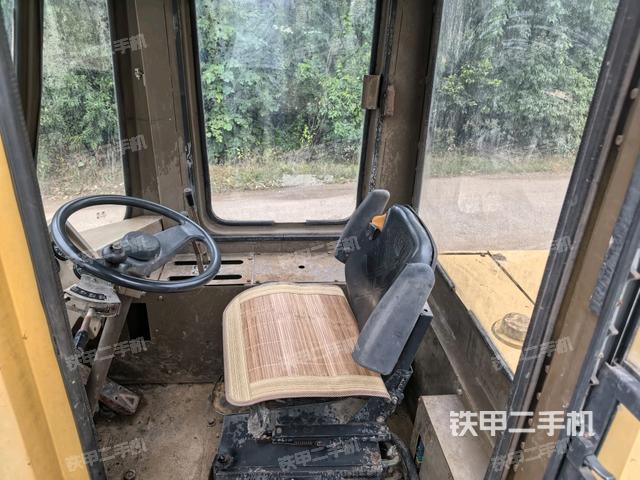 驾驶室正侧(驾驶室部分) 驾驶室正侧(驾驶室部分)