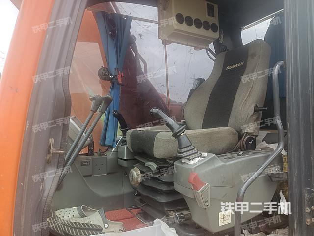 驾驶室整体（整机外观）