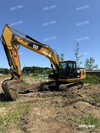 卡特彼勒320D2液压挖掘机实拍图片