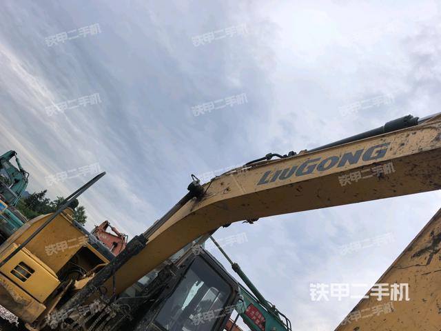 大臂根部 斜视(工作和回转装置) 大臂根部 斜视(工作和回转装置)