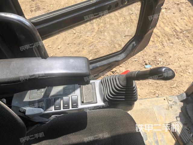 座椅左侧控制台/音响/含左手柄(驾驶室部分) 座椅左侧控制台/音响/含左手柄(驾驶室部分)