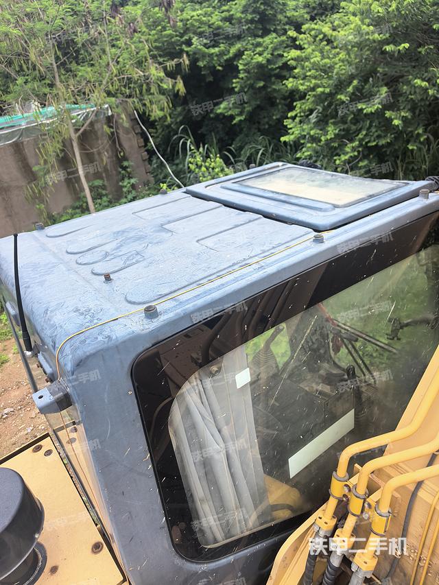 驾驶室顶部（整机外观）