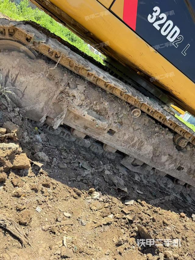 单侧履带整体(整机外观) 单侧履带整体(整机外观)