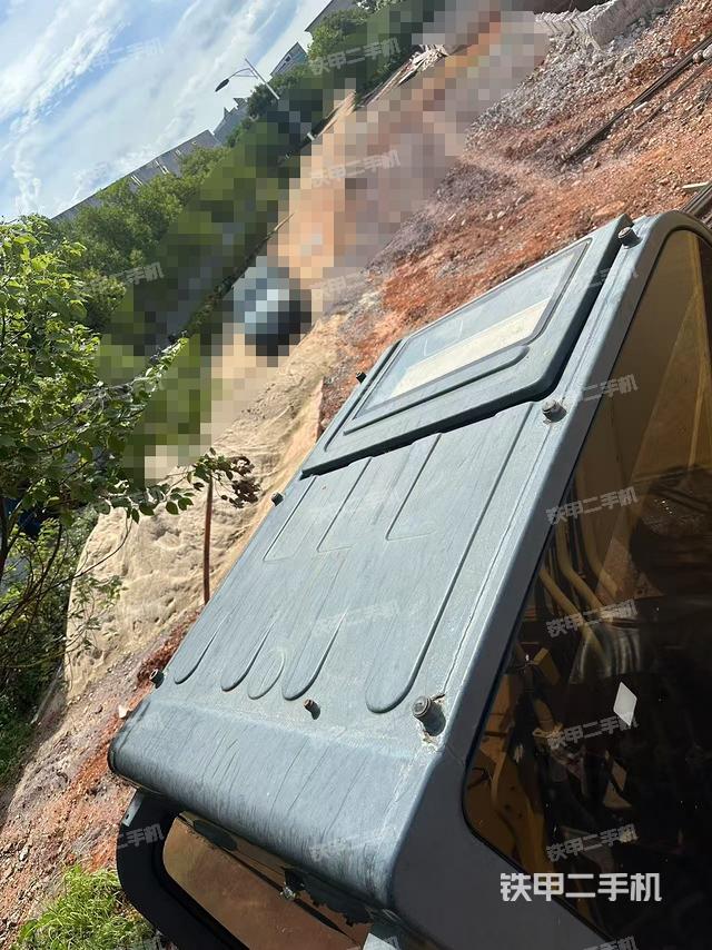 驾驶室顶部(整机外观) 驾驶室顶部(整机外观)