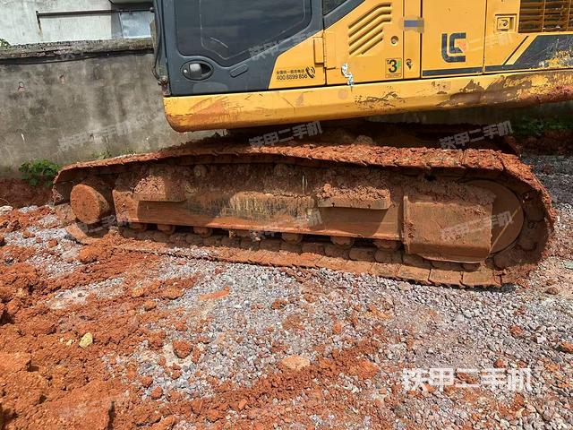 单侧履带整体(整机外观) 单侧履带整体(整机外观)