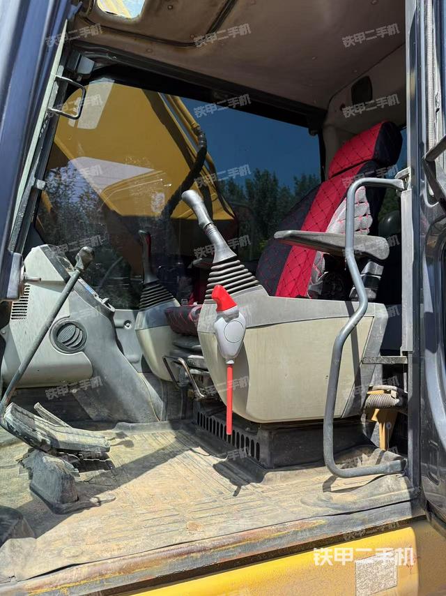 驾驶室整体(整机外观) 驾驶室整体(整机外观)