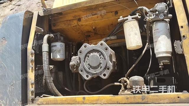 液压泵舱室正面整体(整机外观) 液压泵舱室正面整体(整机外观)