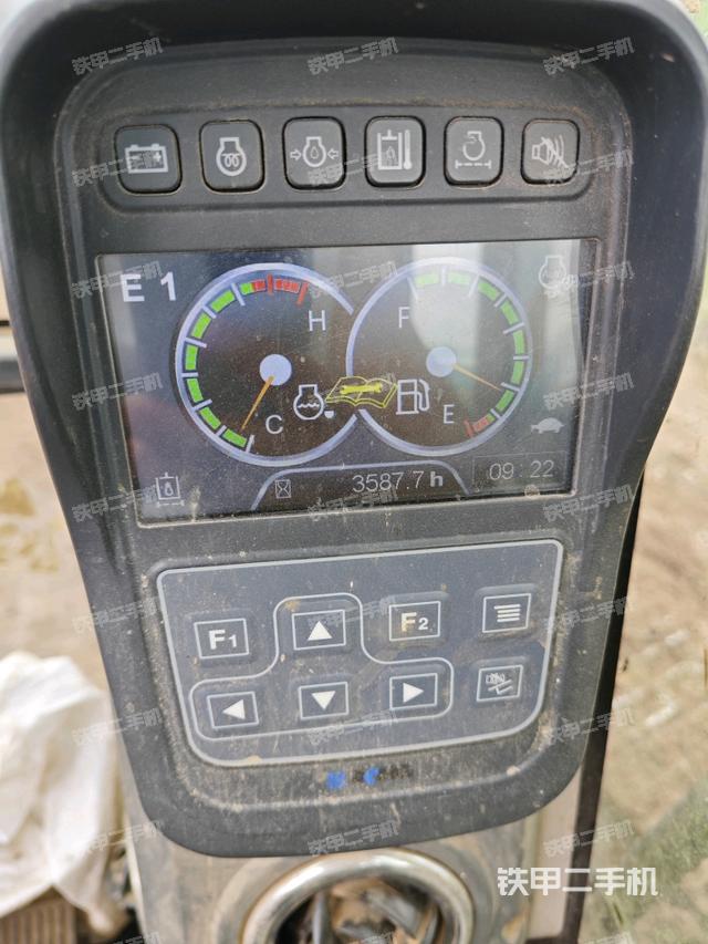 显示屏 (驾驶室部分) 显示屏 (驾驶室部分)