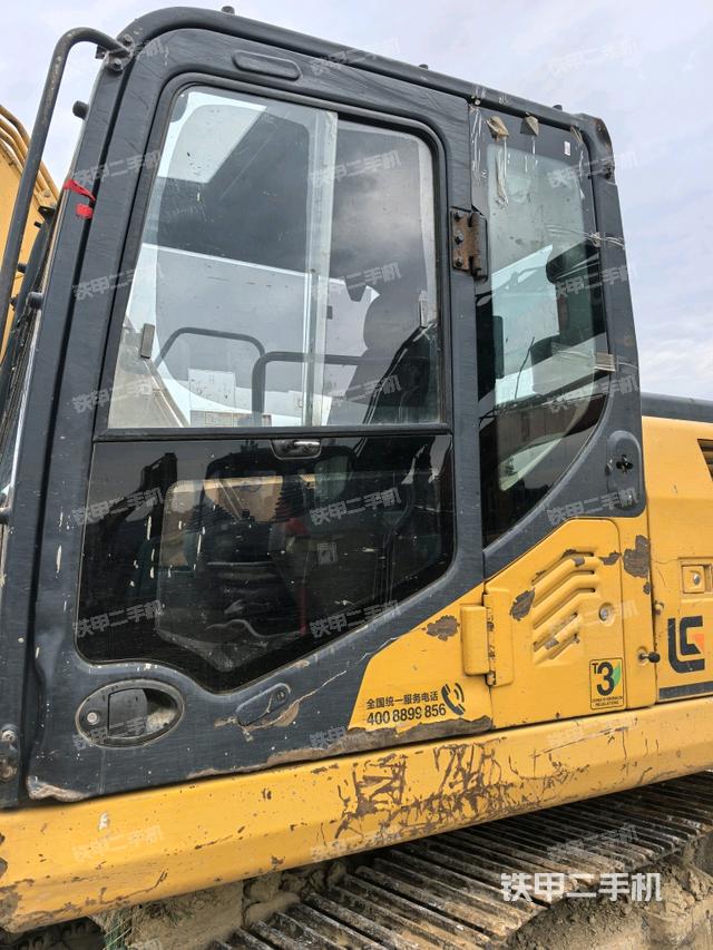 显示屏 (驾驶室部分) 显示屏 (驾驶室部分)