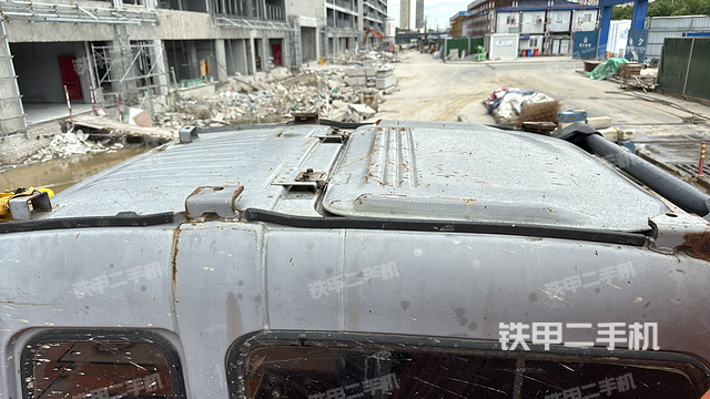 驾驶室顶部（整机外观）