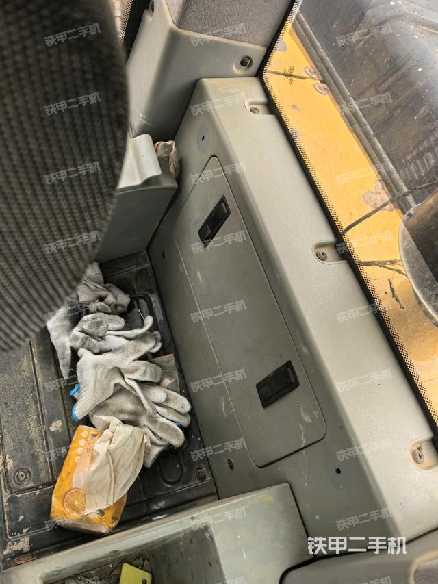 左后方玻璃角标(驾驶室部分) 左后方玻璃角标(驾驶室部分)