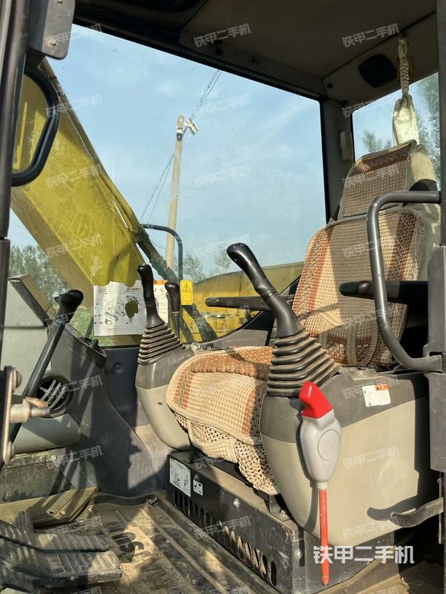 驾驶室顶部（整机外观）