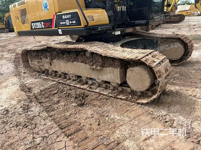 左侧履带整体 (行走机构) 左侧履带整体 (行走机构)