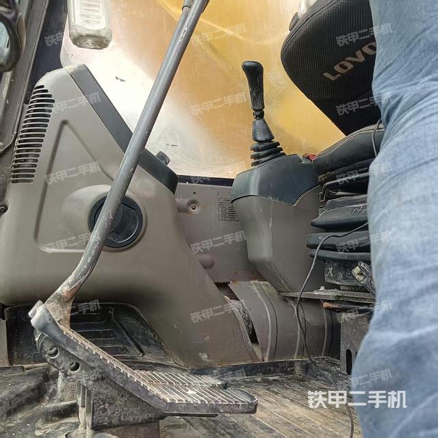 座椅右侧控制台/钥匙门/油门/含右手柄（驾驶室部分）