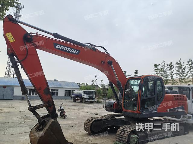 斗山DX225LC-9C挖掘機(jī)