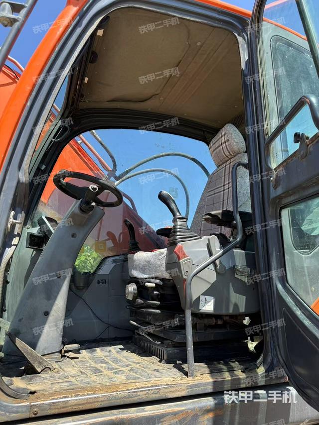 驾驶室整体(整机外观) 驾驶室整体(整机外观)