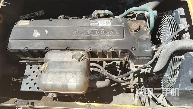 发动机整体俯视(整机外观) 发动机整体俯视(整机外观)