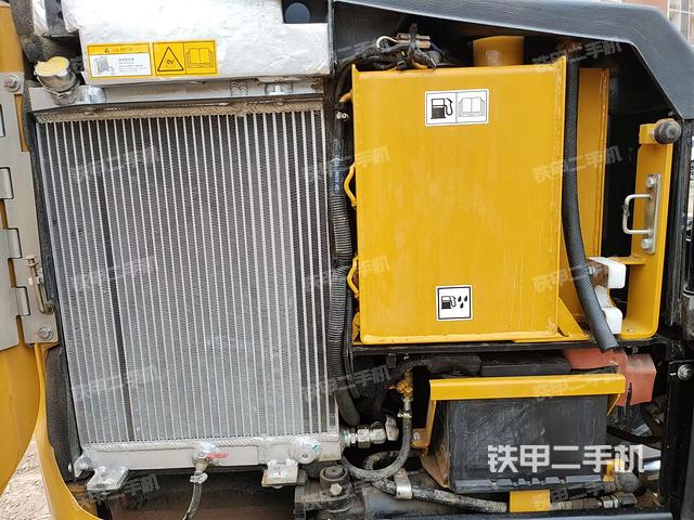 回转马达和主控阀（整机外观）