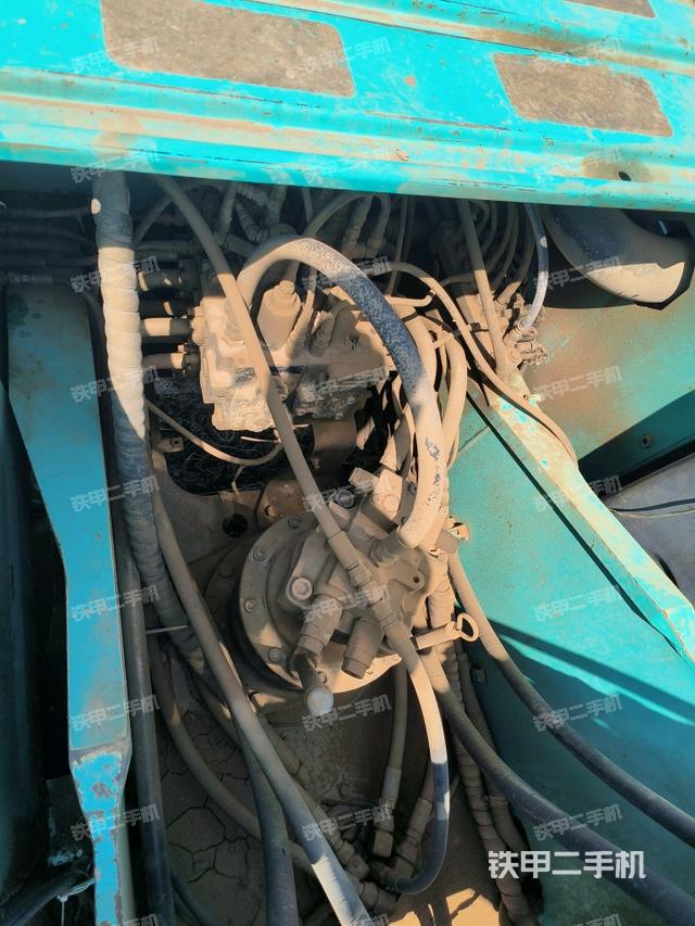 回转马达和主控阀（整机外观）