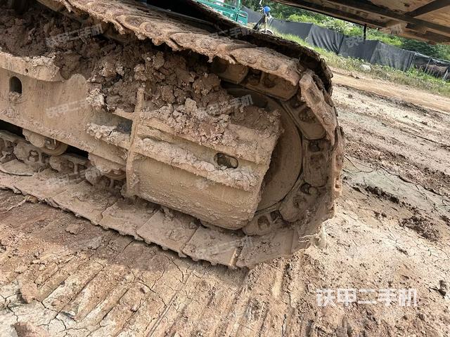 右侧履带整体(行走机构) 右侧履带整体(行走机构)