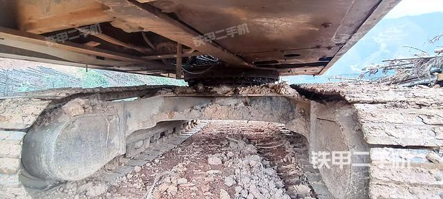 大臂油缸整体 竖拍（工作和回转装置）