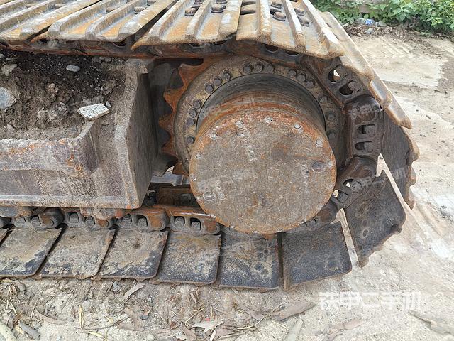 單側(cè)履帶整體(整機(jī)外觀) 單側(cè)履帶整體(整機(jī)外觀)