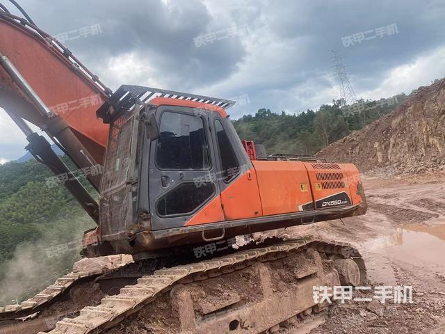 斗山DX520LC挖掘機