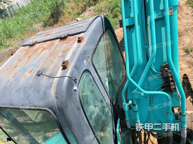 驾驶室顶部（整机外观）