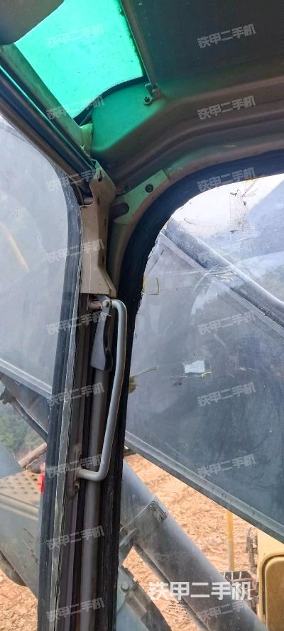 左后方玻璃角标（驾驶室部分）