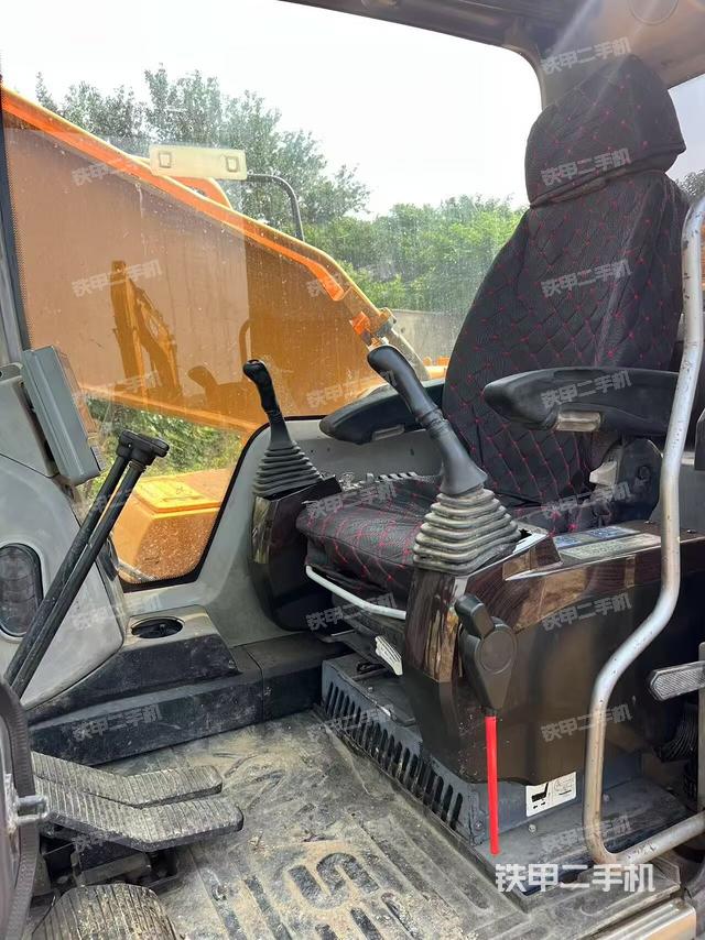 驾驶室整体(整机外观) 驾驶室整体(整机外观)