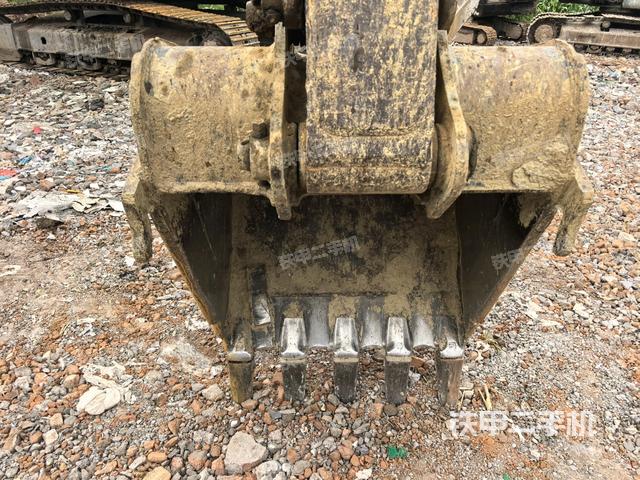 大臂整体 右侧(工作和回转装置) 大臂整体 右侧(工作和回转装置)