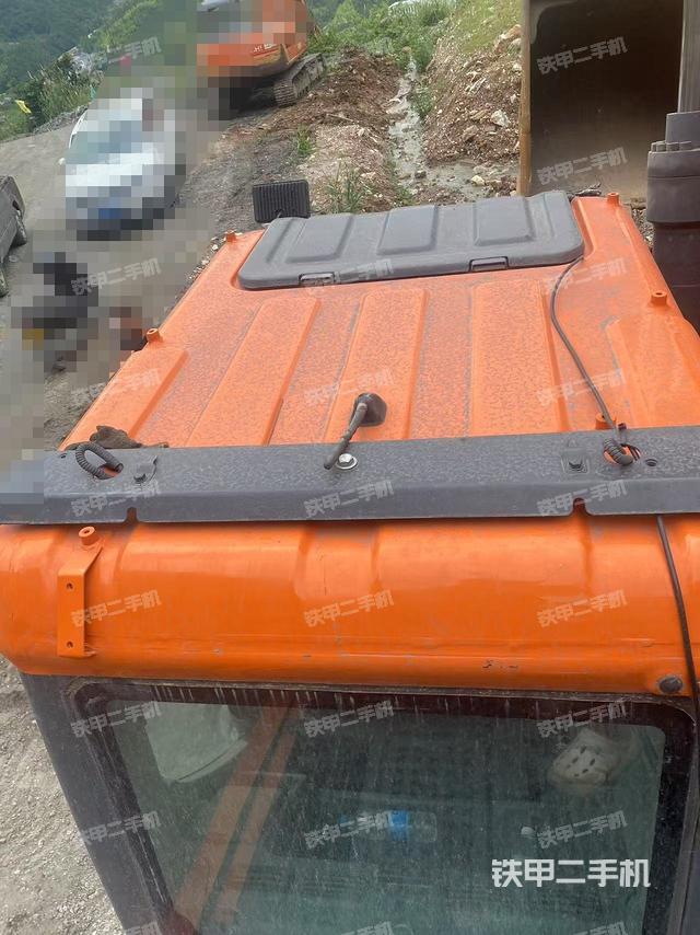 駕駛室頂部（整機外觀）