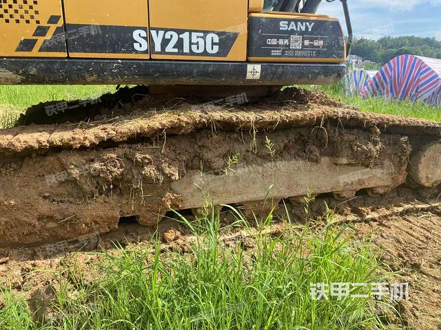 单侧履带整体(整机外观) 单侧履带整体(整机外观)