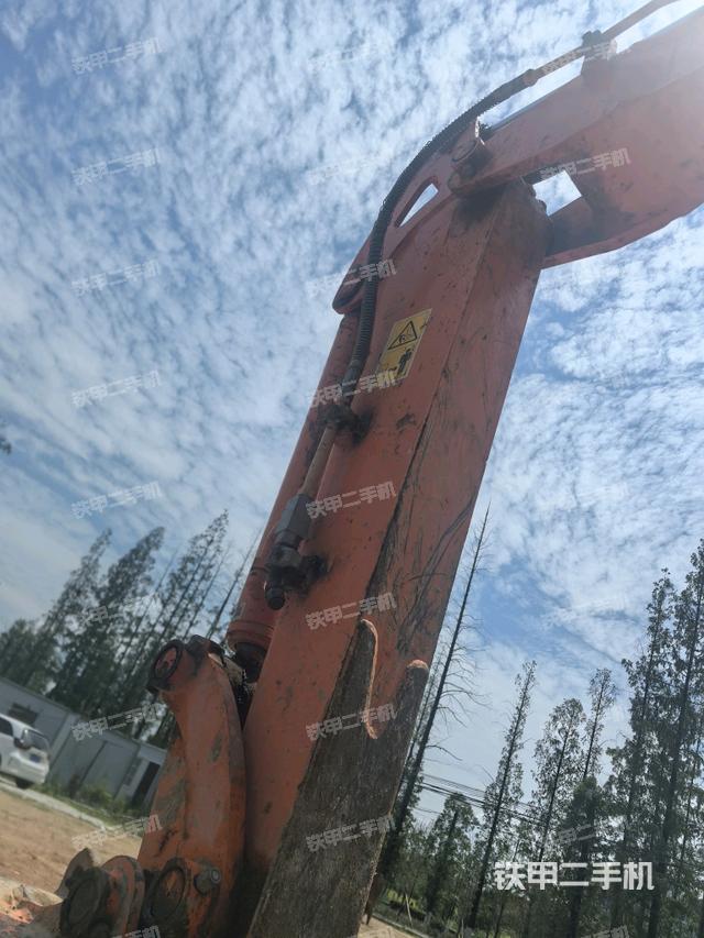 小臂整体左后(工作和回转装置) 小臂整体左后(工作和回转装置)