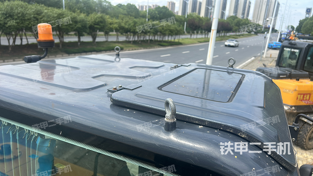 驾驶室顶部（整机外观）