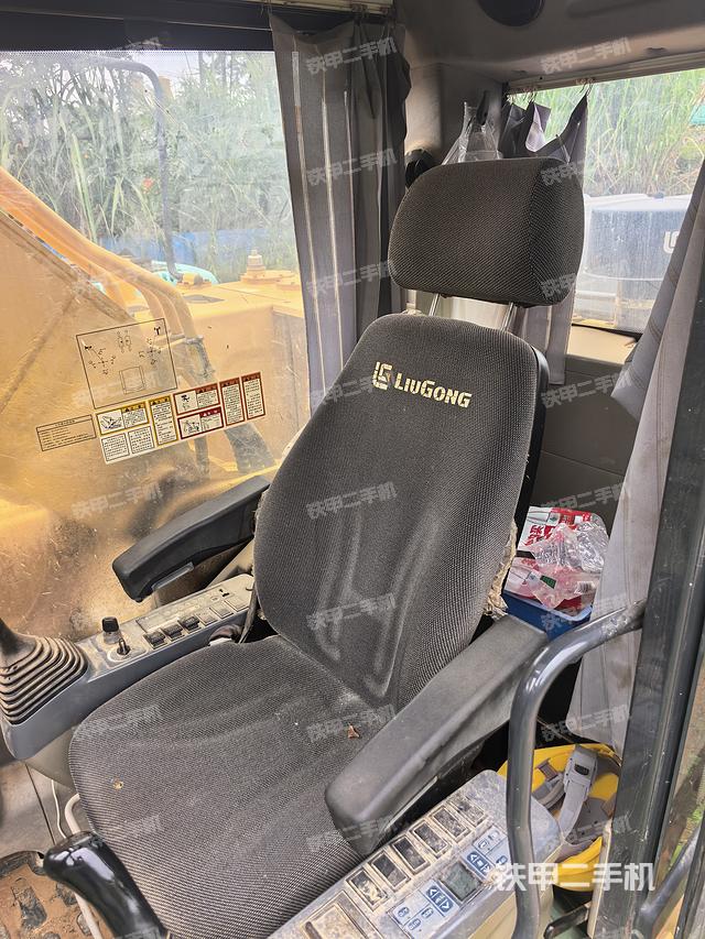 驾驶室整体（整机外观）