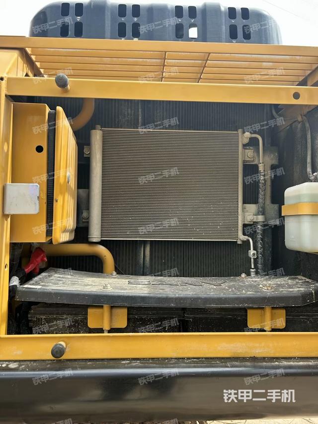 散热器正面(大件舱室) 散热器正面(大件舱室)