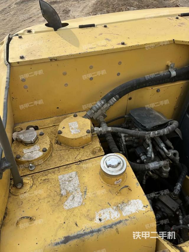 回转马达和主控阀（整机外观）