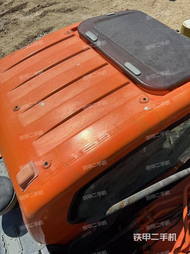 驾驶室顶部(整机外观) 驾驶室顶部(整机外观)