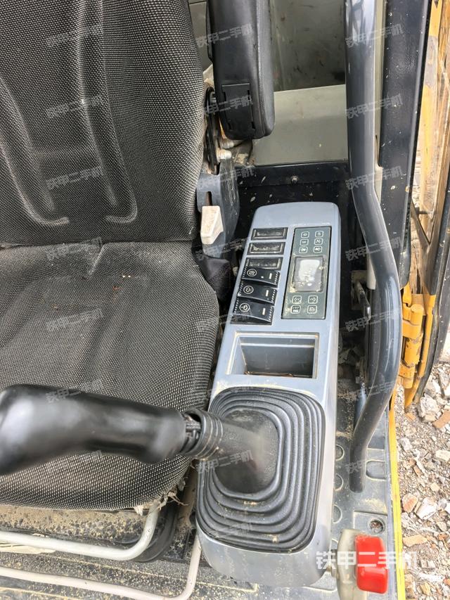 后窗玻璃角标(驾驶室部分) 后窗玻璃角标(驾驶室部分)