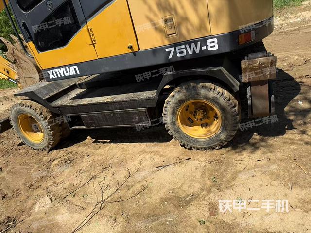 单侧履带整体(整机外观) 单侧履带整体(整机外观)